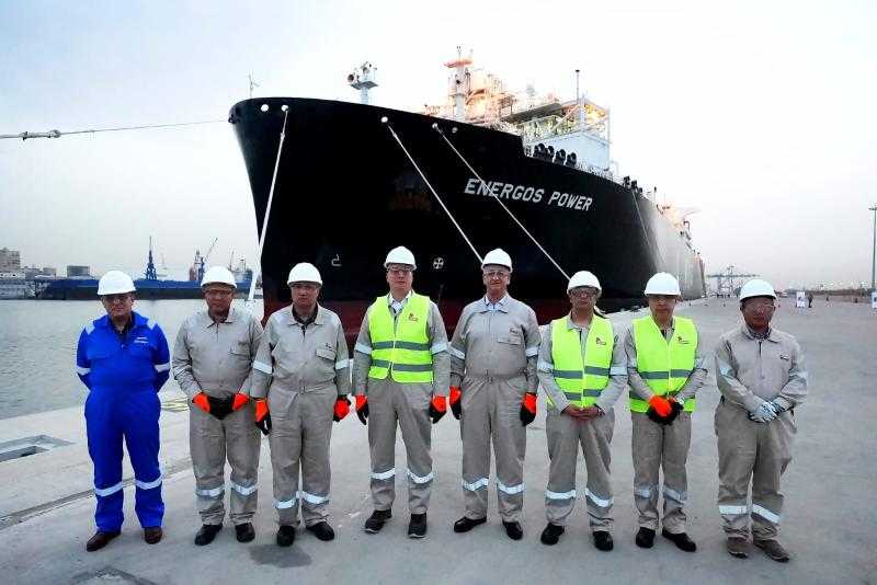 وزير البترول يشهد وصول سفينة جديدة لاعادة تغييز الغاز الطبيعي المسال المستورد بميناء الإسكندرية