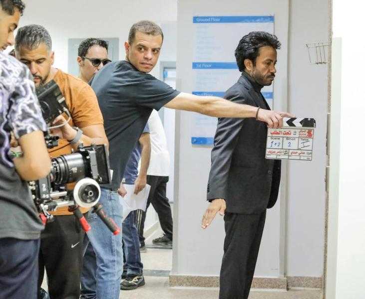 الصورة الأولى لـ سامح حسين من كواليس فيلم «تحت الطلب»