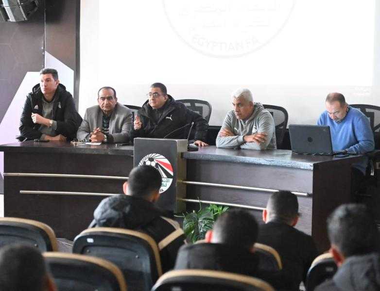 أوسكار رويز يغادر إلى كولومبيا استعداداً لدوره في تحضيرات مونديال الأندية بأمريكا
