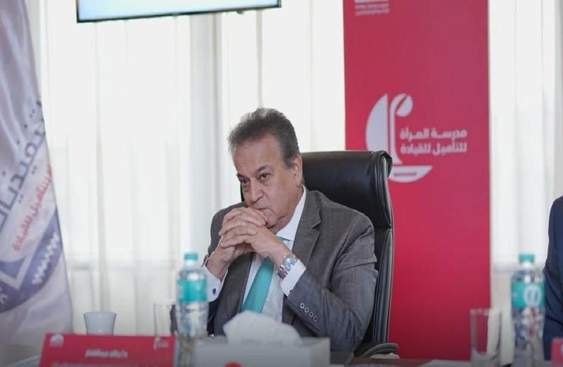وزير الصحة يشارك في لجان المقابلات الشخصية لاختيار أكفأ المتقدمات لبرنامج «المرأة تقود للتنفيذيات»