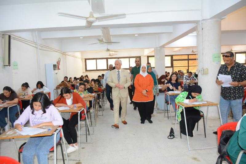 انتظام امتحانات نهاية الفصل الدراسي الثاني بجامعة أسيوط