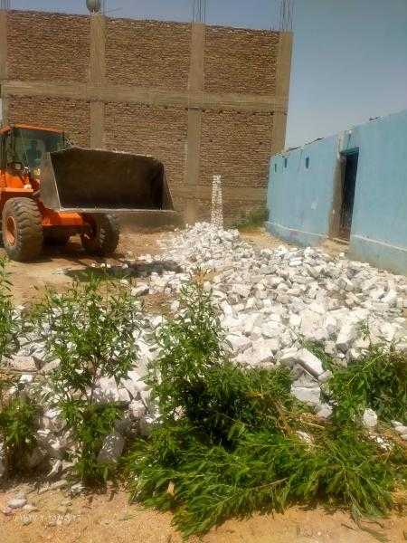 حملة مكبرة لإزالة ٢٥ حالة تعدى على أراضي زراعية بأرمنت بالأقصر