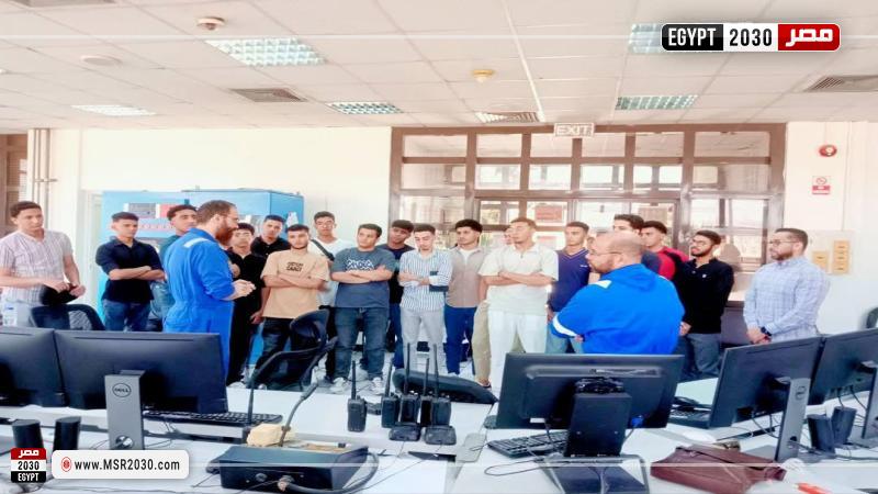 طلاب كلية علوم البترول بجامعة حلوان