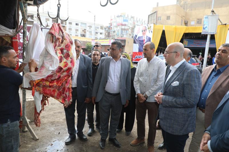 محافظ بني سويف يفتتح  ثاني معرض للحوم والسلع بمدينة بني سويف ضمن سلسلة معارض أضحى مبارك