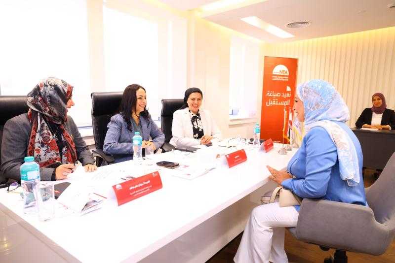 وزيرة التضامن الاجتماعي تشارك في المقابلات الشخصية لبرنامج المرأة تقود للتنفيذيات بالأكاديمية الوطنية للتدريب