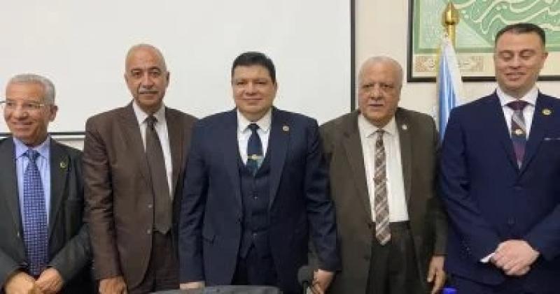 محاضرة بالمجمع العلمى