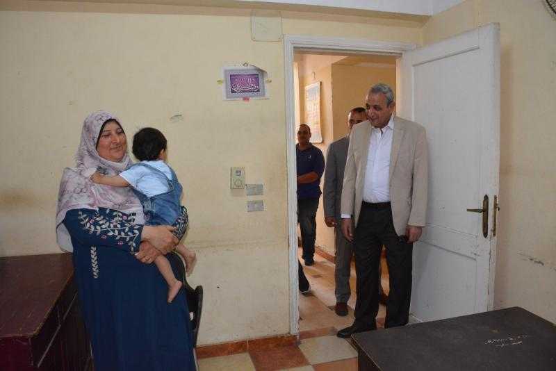 محافظ الغربية يتابع الخدمات بقرية محلة منوف