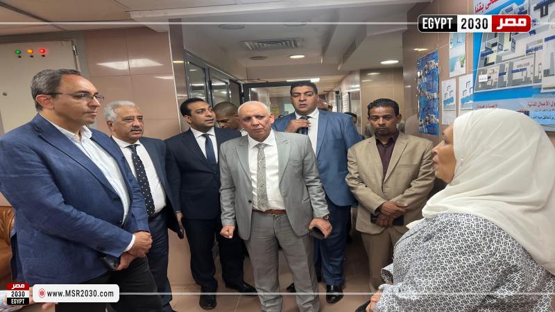 محافظ قنا