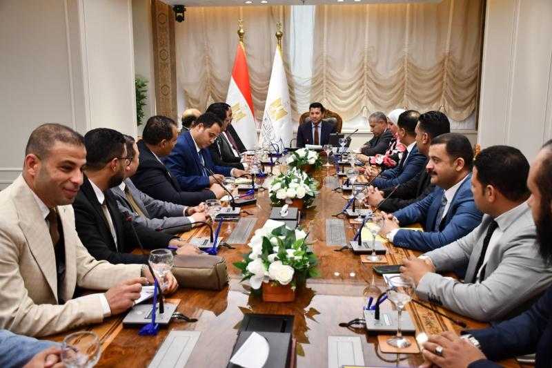 وزير الشباب والرياضة يلتقي أعضاء نموذج محاكاة مجلس الشيوخ