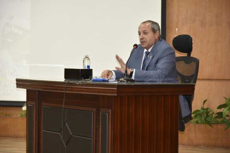 حبشي يلتقي أصحاب الكافتيريات ومستأجري الشماسي لمناقشة خطة تطوير شاطئ بورسعيد