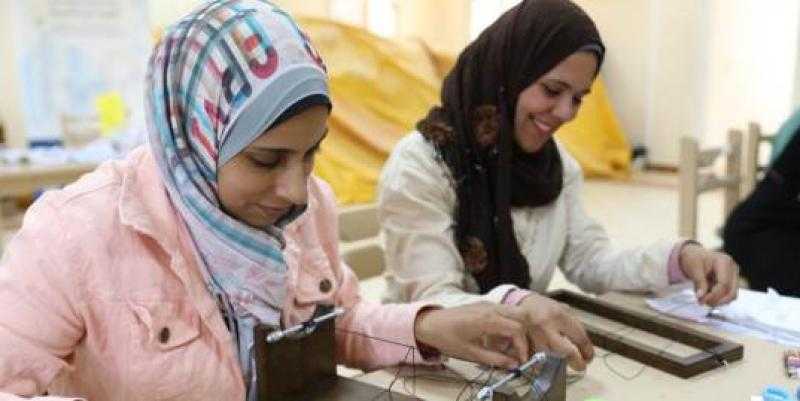للسيدات والفتيات.. القومي للمرأة ينفذ تدريبا عن صناعة مستحضرات التجميل الطبيعية
