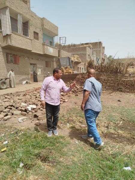 السكرتير المساعد لمحافظة الأقصر يقود حملة مكبرة لإزالة عدد ٩ حالات تعدي على أراضى زراعية بالزينيه
