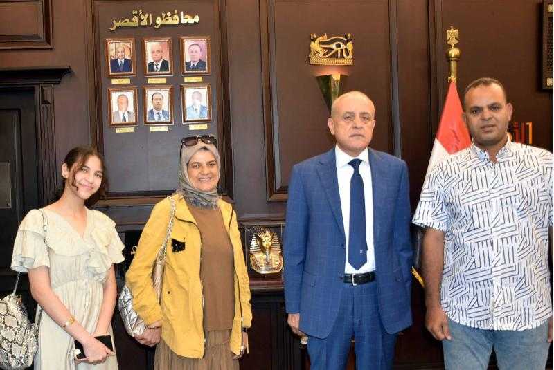 مؤسسة هلا بنور الخير تكرم محافظ الأقصر تقديرًا لإسهاماته في تنمية المحافظة