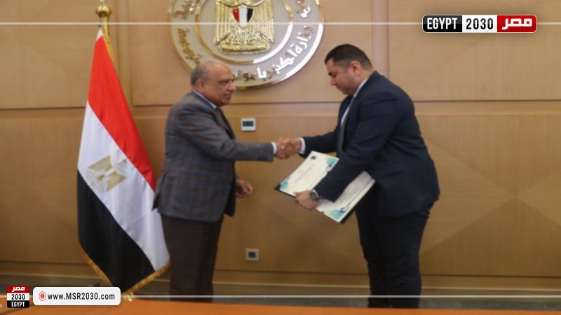 جانب من تسليم الشهادات