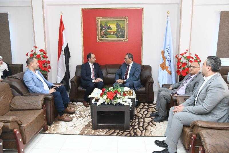 محافظ قنا يتفقد مركز عزيمة ويشارك في تخريج 100 متعافٍ من الإدمان