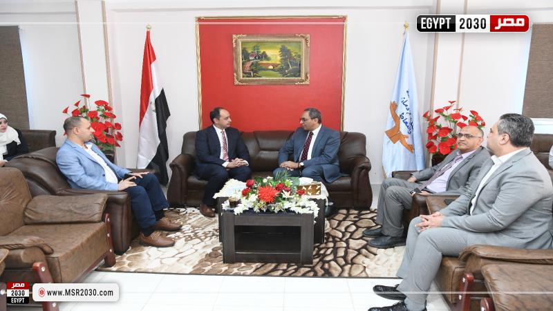محافظ قنا