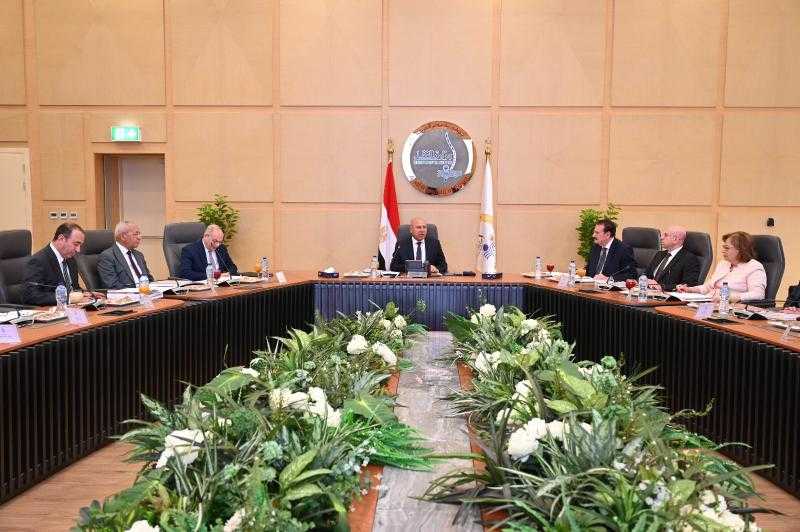 وزير الصناعة والنقل يترأس اجتماع الجمعيتين العموميتين لشركتي الملاحة الوطنية والمصرية لأعمال النقل البحري مارترانس