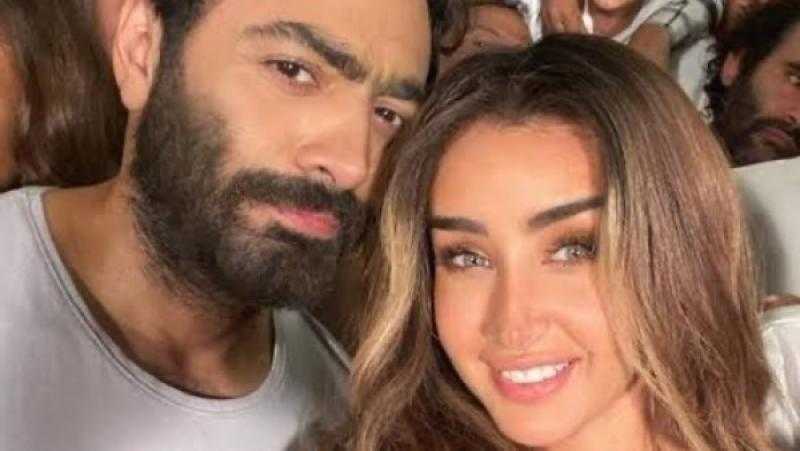 تامر حسني يشيد بموهبة هنا الزاهد خلال عرض فيلم ”ريستارت”