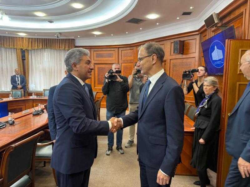 وزير السياحة والآثار يلتقى رئيس مجلس وزراء صربيا لبحث سبل التعاون المشترك