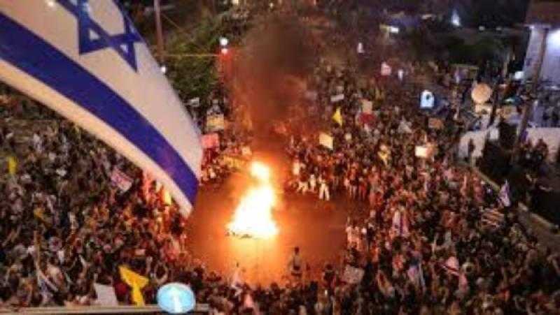 المتظاهرون يقتحمون قلعة نتنياهو.. الغضب ينفجر في تل أبيب بعد 600 يوم من الحرب على غزة