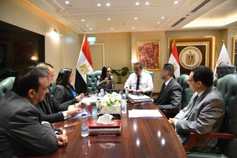وزير الصحة يناقش مع وزيرة التضامن الاجتماعي خطوات تنفيذ تكليفات الرئيس عبدالفتاح السيسي بزيادة عدد فصول الحضانات ورياض الاطفال