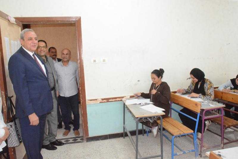 محافظ الغربية يتفقد لجان امتحانات الدبلومات الفنية في يومها الأول