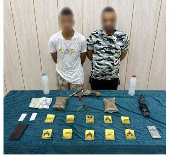 القبض على عنصرين جنائيين بحوزتهما 2 كيلو أستروكس وأسلحة نارية بالمعصرة