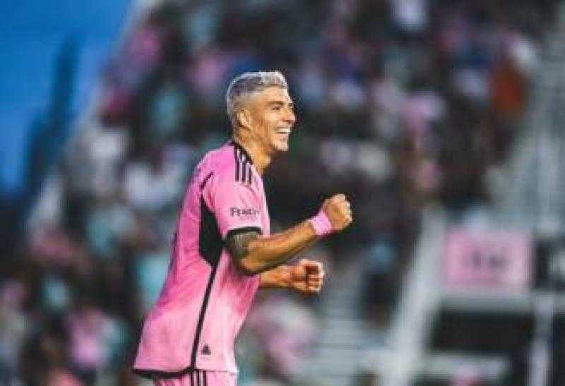 لويس سواريز: نحن محترفون.. ولا مكان للأعذار قبل كأس العالم للأندية