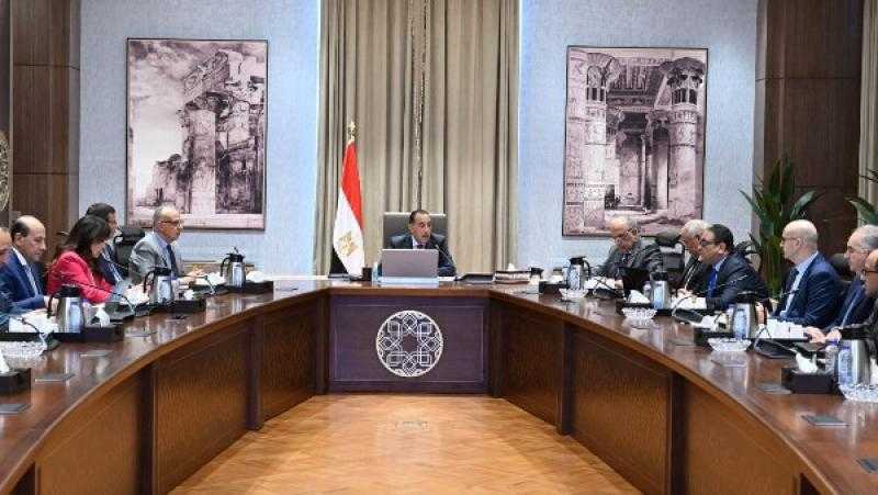 رئيس الوزراء يتابع جهود توطين صناعة الحرير في مصر