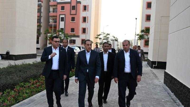 رئيس الوزراء يتفقد عددا من المشروعات بمدينة حدائق العاصمة