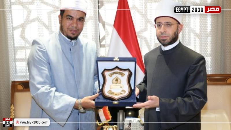 إمام بالأوقاف يتبرع بجزء من جائزته