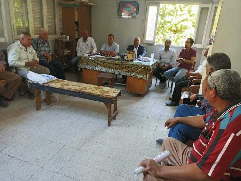 محافظ أسيوط يؤكد أهمية الإرشاد الزراعي والدعم الفني للمزارعين