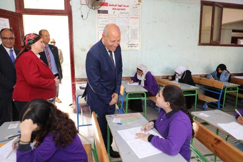 محافظ القاهرة يتفقد بدء امتحانات الشهادة الإعدادية