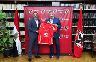 محمود الخطيب يستقبل رئيس نادي الاتحاد البحريني