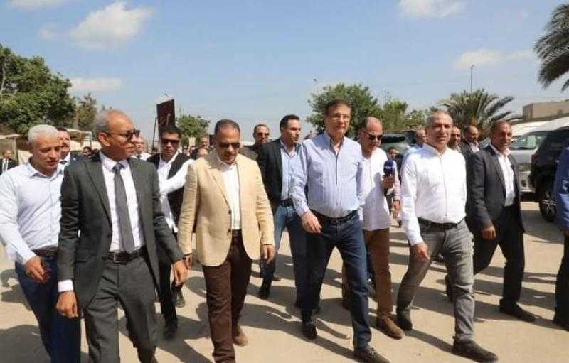 وزير الزراعة ومحافظ الشرقية ورئيس البنك الزراعي يتابعون أعمال توريد القمح بشونة العزيزية بمنيا القمح