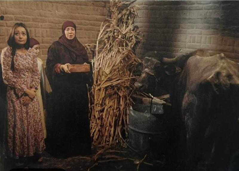 كنا مربيين البقر بجد.. راندا البحيري تستعيد ذكريات ”سلسال الدم”