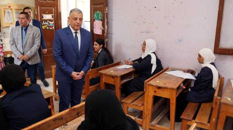 محافظ الإسماعيلية يتفقد لجان امتحانات الفصل الدراسي الثاني للشهادة الإعدادية العامة والشهادة الثانوية الأزهرية للعام الدراسي ٢٠٢٤-٢٠٢٥