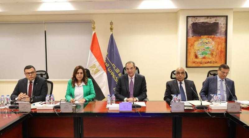 وزراء الاتصالات وتكنولوجيا المعلومات والتنمية المحلية والعدل والإسكان والزراعة يجتمعون لمتابعة الموقف الحالى لمنظومة الرقم القومى العقارى