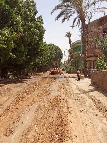 محافظ أسيوط: استمرار حملات تسوية وتمهيد الطرق بقرى ديروط ورفع كفاءة البنية التحتية