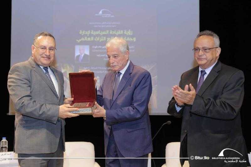 مستشار رئيس الجمهورية للتنمية المحلية يحاضر في مكتبة الإسكندرية