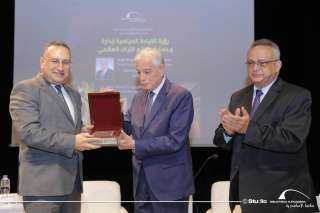 مستشار رئيس الجمهورية للتنمية المحلية يحاضر في مكتبة الإسكندرية