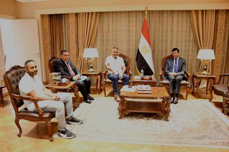 وزير الشباب والرياضة يبحث استعدادات البعثة المصرية لعبور سباق كابرى نابولي