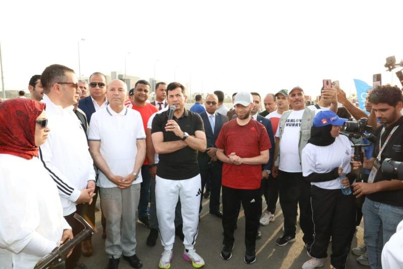 وزيرا الأوقاف والشباب والرياضة ومحافظ القاهرة يشاركون بماراثون الدراجات بالعاصمة الإدارية