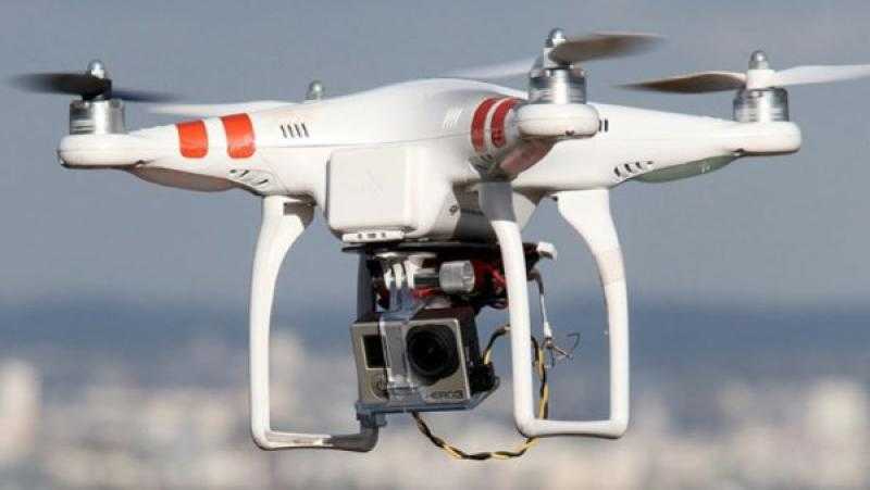 ضبط مصور بالوراق بحوزته طائرة درون بدون ترخيص