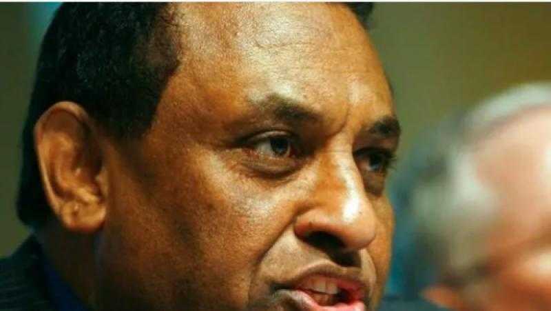 رئيس وزراء السودان يحل الحكومة ويكلف وكلاء الوزارات بتسيير الأعمال مؤقتًا