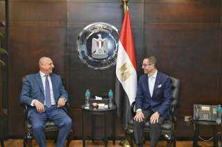وزير الاستثمار والتجارة الخارجية يلتقي مسؤولي شركة آبل العالمية لبحث فرص الاستثمار أمام الشركة بالسوق المصري