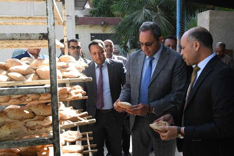 محافظ قنا يتفقد المخابز والأسواق للتأكد من جاهزيتها قبيل عيد الأضحى المبارك