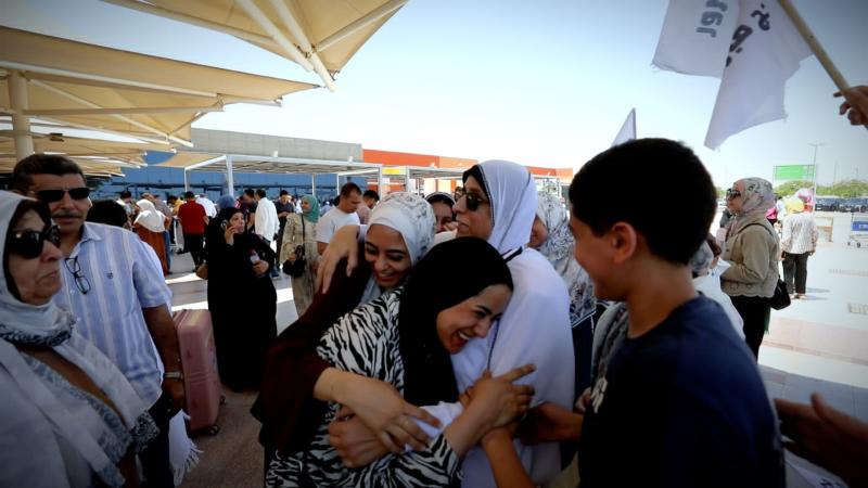 بعثة أسر شهداء الشرطة تغادر مطار القاهرة 
