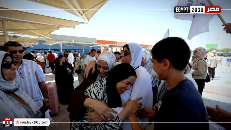 بعثة أسر شهداء الشرطة تغادر مطار القاهرة
