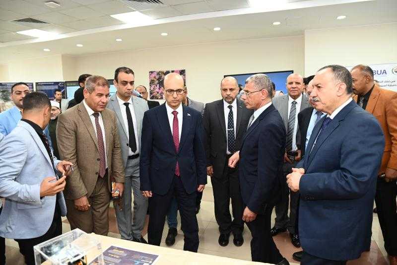 رئيس جامعة أسيوط يشيد بمشروعات وكالة الفضاء المصرية ودورها في دعم علوم وتكنولوجيا الفضاء
